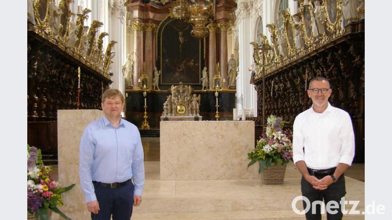 Der neue Basilika-Mesner Thomas Tremmel (links) zusammen mit Stadtpfarrer Dr. Thomas Vogl. Bild: pz