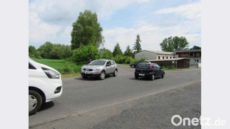Die provisorische Straße am Bahndammgelände zwischen der Münchenreuther Straße und der Baumeister-Emil-Engel-Straße (Bild) spielt bei den Arbeiten in den Innenstadt als innerörtliche Umleitung eine wichtige Rolle. Bild: kgg