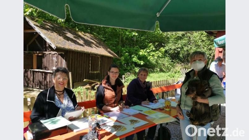 Zur Bewertung mussten sich die Hundebesitzer mit ihren Tieren anmelden. Bild: fphs