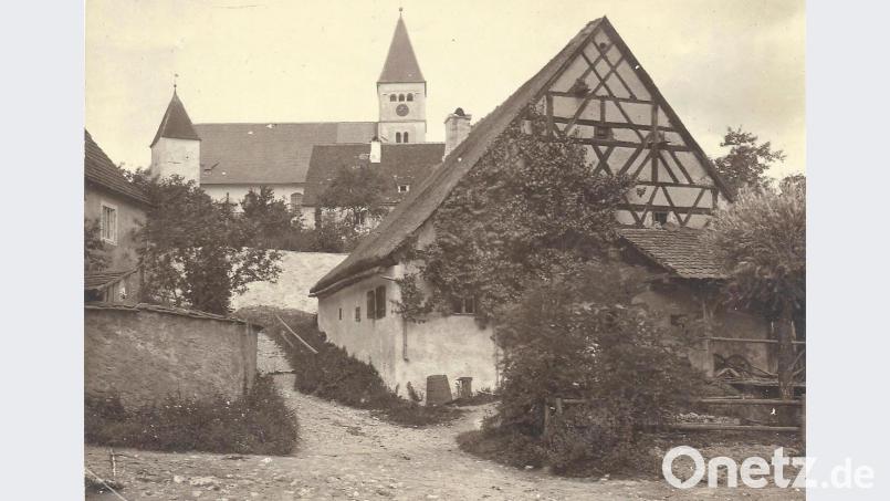 Das Ensemble Illschwangs mit der St.-Vitus-Kirche und der alten Schmiede samt dem Lindenbaum davor, wie es sich in den 1950er- und 1960er-Jahren präsentierte. Archivbild: Richard Koller