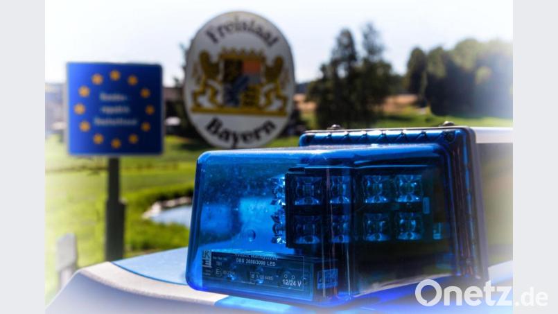 Bei einer Kontrolle stellten Polizisten der Grenzpolizei Drogen von zwei Frauen sicher. Sie fanden eine geringe Menge Crystal Meth in den Haaren. Symbolbild: Michael Fluegel/Bundespolizei/exb