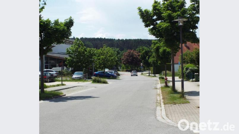 Bei Starkregen beziehungsweise Hochwasser ist die Sebastian-Kneipp-Straße Richtung Kreisverkehr in Kümmersbruck potenziell gefährdet. Zwei Regenüberlaufbecken sollen für Abhilfe schaffen. Bild: e