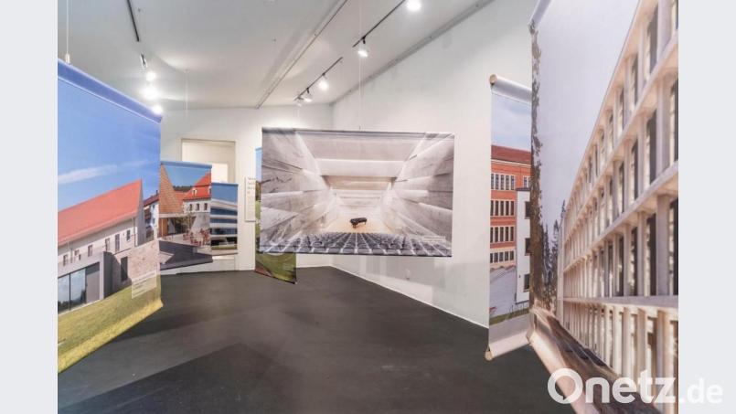 Ein Blick in die Architektur-Ausstellung in der Alten Feuerwache Amberg. Bild: Edward Beierle/exb