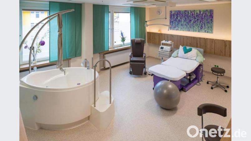 Im Kreißsaal des Krankenhauses St. Barbara kamen im vergangenen Jahr 672 Kinder zur Welt. Der Bestand der Geburtshilfestation ist durch die Defizitübernahme auch weiterhin gesichert. Bild: Michael Vogl/exb