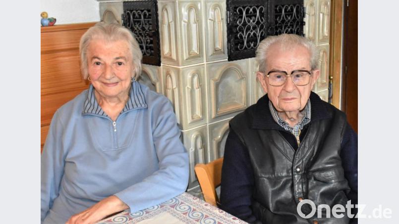 Betty und Hans Herbst: Sie führte bis 2004 in Illschwang einen Gemischtwarenladen, er verkörperte bis 1992 im Dorf die Post. Bild: no