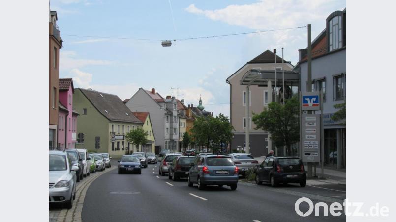 Die Fahrbahndecke der Bundesstraße 299 durch Waldsassen wird im Sommer erneuert –voraussichtlich ab 23. August, hieß es auf Anfrage von Oberpfalz-Medien. Bild: kgg