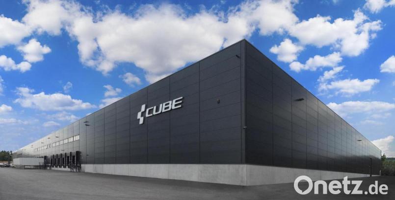 Eine der imposanten Cube-Hallen in Waldershof. Nun ist ein Hochregallager geplant, dessen ursprüngliche Höhe von 50 auf 40 Meter verringert wurde. Archivbild: Cube