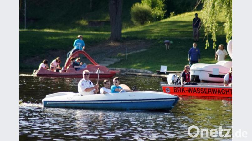 Mit dem Tretboot ging es über den Russweiher. Bild: jma