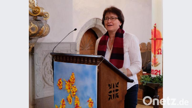 Vorsitzende Christa Riedel vom Flosser Frauenbund begrüßte die Teilnehmer am Dekanatsfrauenabend in der Simultankirche des Jahres 2021. Bild: le