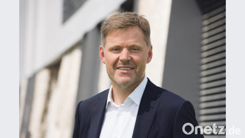 „Der Roboter ist ein lebendiges Beispiel für den praktischen Einsatz von Künstlicher Intelligenz“, sagt Johann Zrenner, geschäftsführender Gesellschafter der Firma IGZ. Bild: IGZ