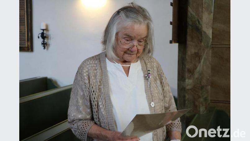 Kunigunda Hagerer aus Weißenberg bei ihrer Gnadenkonfirmation, 80 Jahre nach ihrem ersten Gang zum Abendmahl. Bild: gru