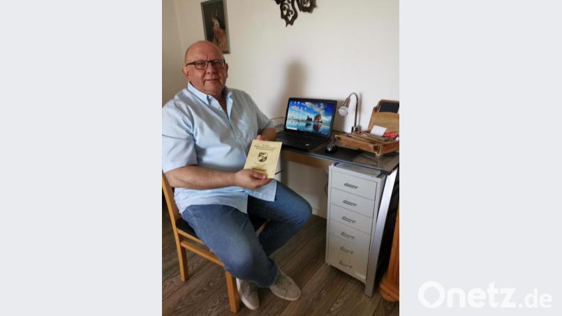 Erich Schraml an seinem Arbeitsplatz in Fuchsmühl. Bild: fphs