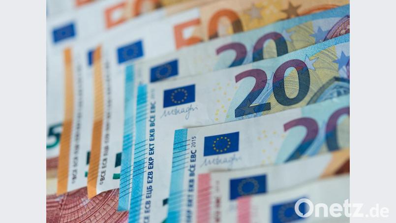 Insgesamt 11 111 Euro schüttet die Raiffeisenbank Sulzbach-Rosenberg bei der vierten Auflage ihres Förderpreises für gemeinnützige Projekte aus. Bild: Monika Skolimowska/zb/dpa
