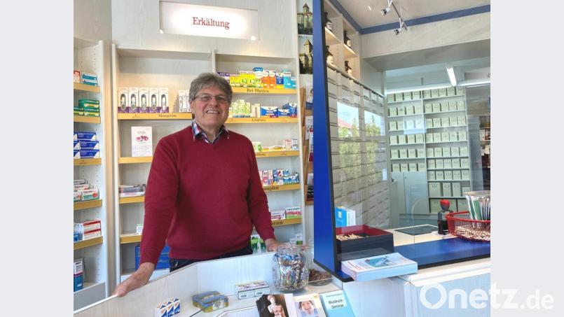 Er würde sich wünschen, dass sich noch ein Interessent meldet: Bisher liefen die Bemühungen um einen Nachfolger ins Leere. Wolfgang Weiss wird seine Burg-Apotheke zum Monatsende schließen. Bild: Völkl