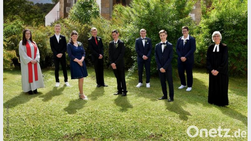 Die Gruppe des ersten Konfirmationsgottesdienstes vom Sonntag in St. Johannis Rosenberg. Bild: Fotohaus Jäger