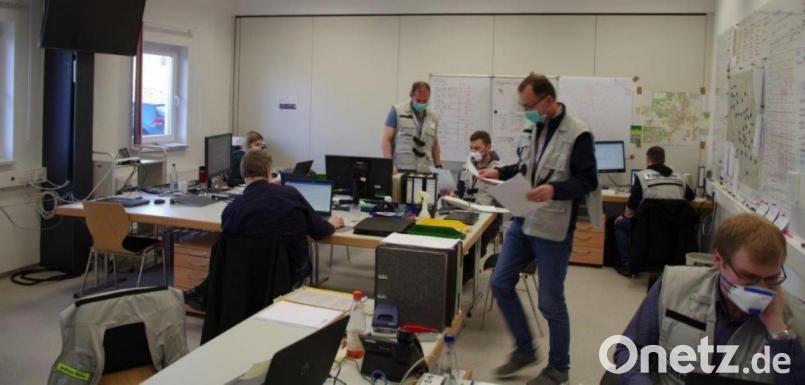 Eine Blick hinter die Kulissen: So sah es beim örtlichen Team des Katastrophenschutzes aus. Während des K-Falls zur Bekämpfung der Coronapandemie war die Führungsgruppe Katastrophenschutz auch in Weiden und Neustadt/WN im Einsatz. Bild: Manuel Bock/exb