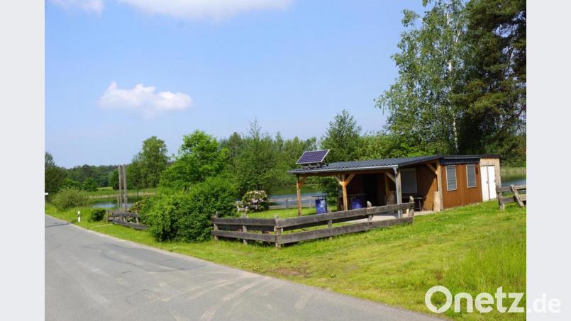 Ein vom Landratsamt „geduldeter Schwarzbau“ soll der ursprüngliche Treffpunkt der Ursprungbiker gewesen sein, der nun von einem anderen Motorradclub genutzt wird. Bild: bkr