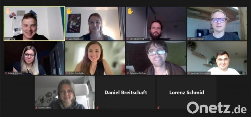 Beim Onlinestammtisch der Jusos im Unterbezirk Schwandorf/Cham war Polina Gordienko (zweite Reihe, Zweite von links) zu Gast. Bild: Jakob Berg/exb