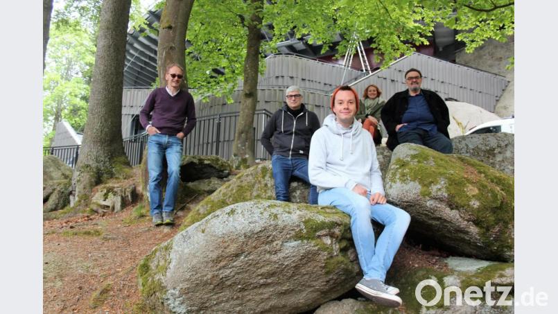 Sorgen für &quot;Der Watzmann ruft&quot; bei den Luisenburg-Festspielen: (v.l.) Musikalischer Leiter Christian Auer, Regisseur Robert Draxler, Schauspieler Christopfer Schulzer, Regie-Assistentin Marie-Louise van Kisfeld, Regisseur und Schauspieler Peter Hohenecker. Bild: Holger Stiegler