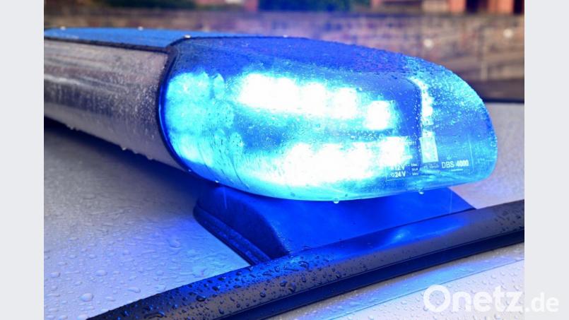 Als die Grenzpolizei auf der A 6 bei Vohenstrauß ein Auto kontrollieren wollten, wechselten dessen Fahrer und eine Beifahrerin während der Fahrt den Platz. Symbolbild: Carsten Rehder/dpa