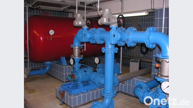Etwa 220 000 Kubikmeter Trinkwasser laufen jährlich durch diese Anlage des Zweckverbands der Vils-Naab-Gruppe am Hauptstandort in Emhof. Bild: bö