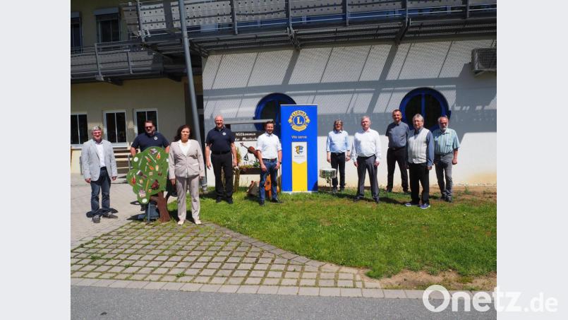 Die Musikschulleiter freuen sich über die Spende des Lions Club Neustadt-Lobkowitz. Bild: krb
