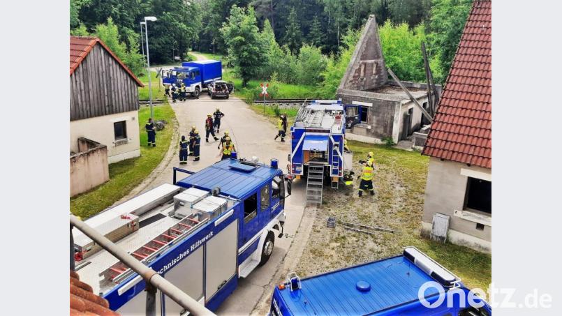 Der Truppenübungsplatz Hohenfels bietet perfekte Bedingungen: Spezialisten vom THW Amberg und Sulzbach-Rosenberg trainierten dort einen Tag lang komplexe Rettungsszenarien. Bild: Harald Enßner/exb