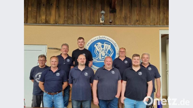 Das gewählte Vorstandsteam der Motorradfreunde Schwarzenfeld mit dem alten und neuen Vorsitzendem Markus Dorschner (vorne links) Bild: mab