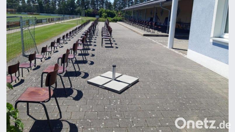 Landesliga-Absteiger SV Grafenwöhr hat sich für das Testspiel gegen die SpVgg SV Weiden gerüstet und 100 Sitzplätze zur Verfügung gestellt. Bild: Florian Danninger/exb