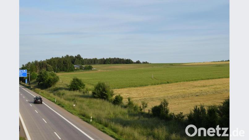 Das &quot;Sondergebiet Photovoltaik-Park Damelsdorf&quot; entsteht an der A 93 in der Nähe der Ortschaft Damelsdorf. Der Marktrat billigte den vorhabenbezogenen Bebauungsplan. Bild: bnr