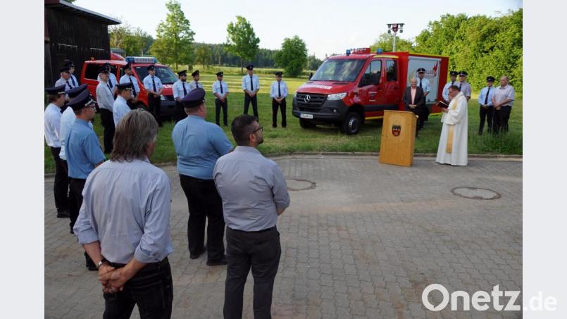 Die Fahrzeugsegnung fand im kleinen Kreis von Abordnungen der kommunalen Feuerwehren statt. Bild: bkr