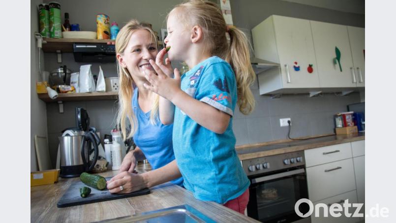 Schnelle und unkomplizierte Rezepte sind am besten geeignet, um Kinder in die Küche zu locken. Symbolbild: Christin Klose/dpa
