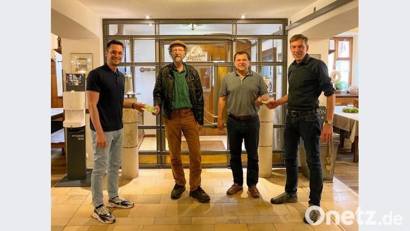Spendenübergabe aus der Videokonferenz zum „Tag des Bieres“ mit (von links) Michael Sperber, Theo Wißmüller, Günter Koller und Ralf Volkert. Bild: Sperber/exb