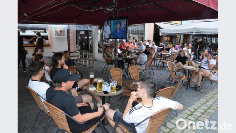 Nicht nur die Stimmungslage des Bundes-Jogis besserte sich im Lauf des Spiels gegen Portugal. Bild: Kunz