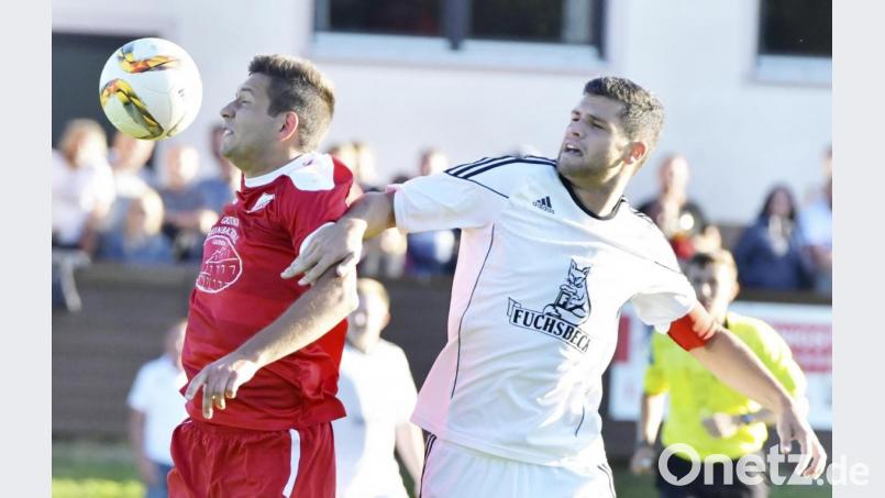 Neuzugang Maximilian Witzel (rechts, hier noch im Trikot des 1. FC Neukirchen) war an beiden Treffern des FC Amberg im Vorbereitungsspiel gegen den SV Etzenricht beteiligt. Archivbild: Ziegler