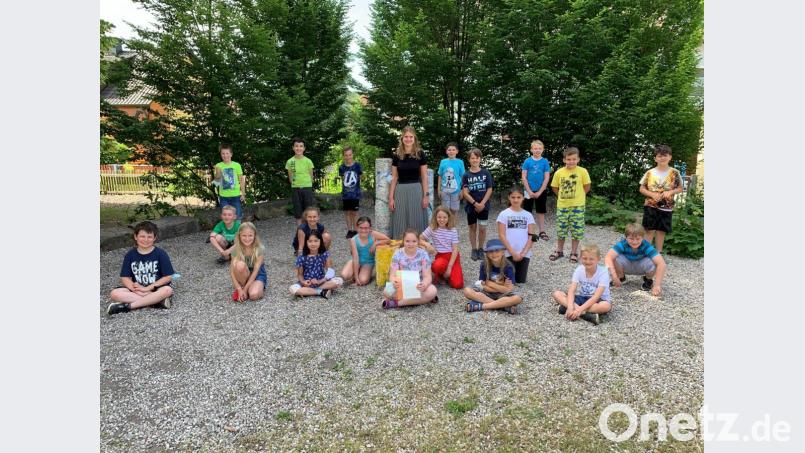 Die Schüler der Grundschule Fronberg bekamen einen Gruppenpreis beim Geschichtswettbewerb des Bundespräsidenten. Bild: Lea Fuchs/exb