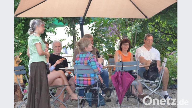 Wolfgang Herzer (Dritter von rechts) glaubt, dass man mehr öffentlichen Druck ausüben müsste auf die Bahn. Bild: Kunz