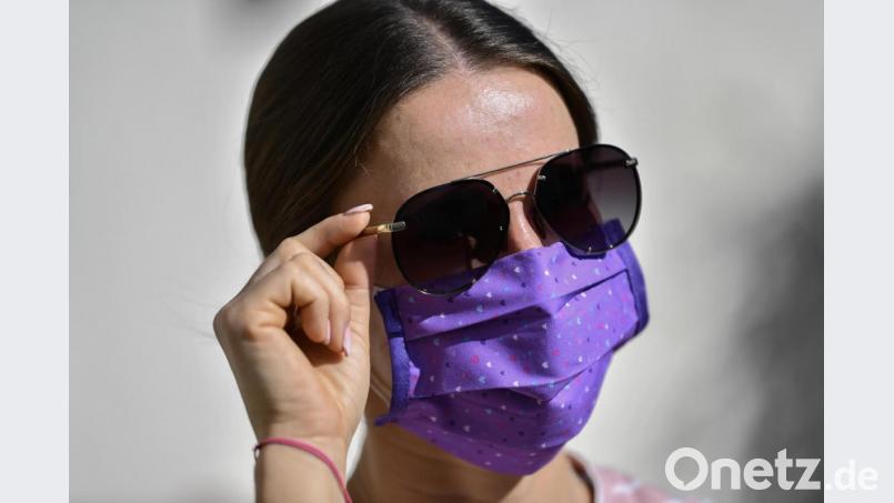 Auch im Sommer wird die Maske in vielen Situationen nötig sein. Symbolbild: Kirsten Neumann