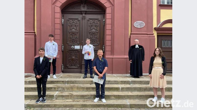 Vier junge Männer und eine junge Frau feierten am Sonntag in der Paulanerkirche in Amberg Konfirmation. Bild: Gerhard Fehrl/exb