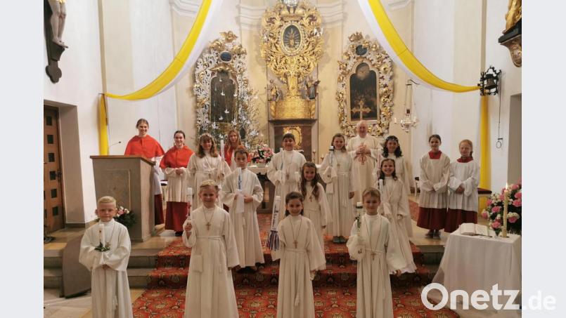 Elf Kinder feierten in Eslarn ihre Erstkommunion. Bild: gz