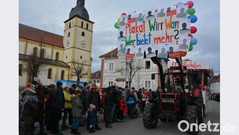 Die große Zahl an Wahlplakaten zur Kommunalwahl nahm die Feuerwehr Pechofen beim Mitterteicher Gaudiwurm 2020 auf die Schippe. Archivbild: jr