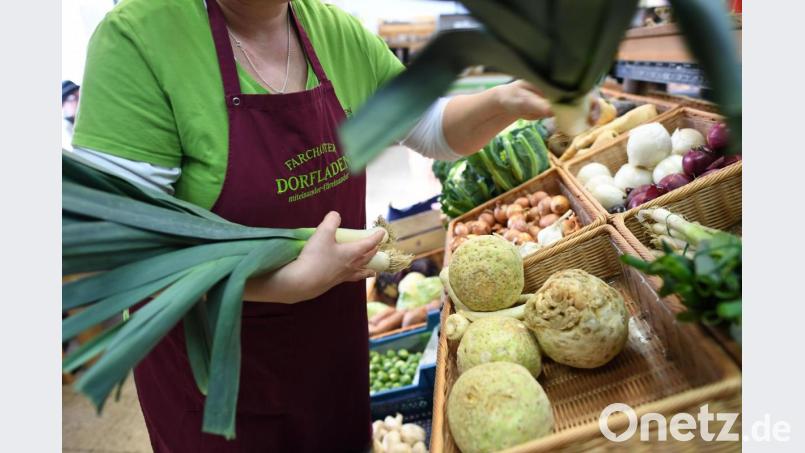 Dorfläden gelten zunehmend als Alternative für wegbrechende Einkaufsmöglichkeiten auf dem Land. Ein Drittel der Gemeinden in Bayern hat nach SPD-Angaben kein Lebensmittelgeschäft mehr. Bild: Angelika Warmuth/dpa