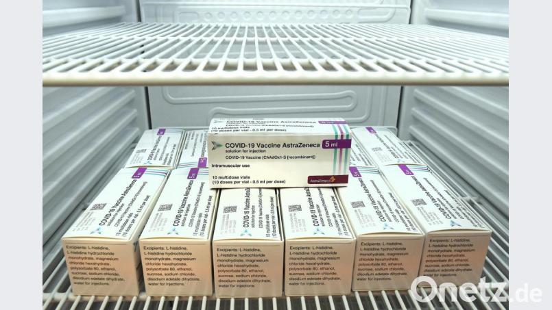 Astrazeneca ist ein Corona-Impfstoff, den ein britisch-schwedischer Hersteller mit der Uni Oxford entwickelt hat. 2574 Dosen dieses Vakzins können in einer dritten Sonderaktion in Amberg und Amberg-Sulzbach ab Mittwoch, 22. Juni, verimpft werden. Bild: Petra Hartl