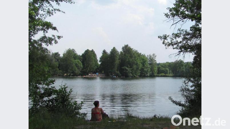 Bei der Juni-Sitzung des Marktgemeinderates wurde eine neue Verordnung für den Badeweiher erlassen der gerade bei der sommerlichen Hitze überaus stark besucht ist. Bild: sei