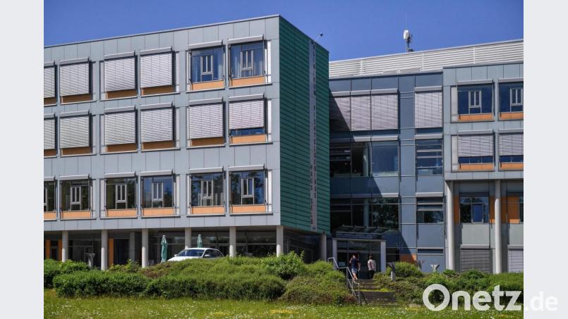 Die Grundversorgung im Landkreis Wunsiedel sichern und gleichzeitig die beiden Häuser (hier ein Bild des Klinikums in Selb) spezialisieren und stärken – diese Zielsetzung hat der Aufsichtsrat des Klinikums Fichtelgebirge formuliert. Bild: Florian Miedl/fph