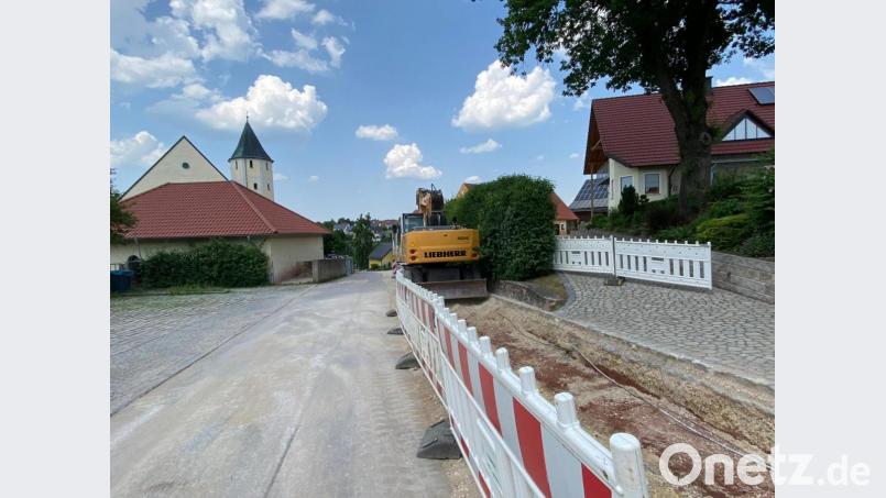 Ein großer Brocken für die Gemeinde: Die Erneuerung der Pfarrer-Willkofer-Straße samt Kanal. Bild: Völkl
