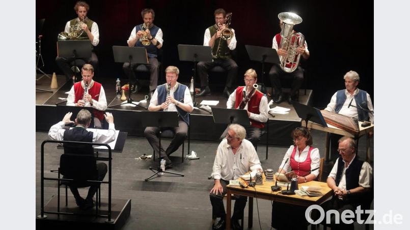 Die Oper auf Bayrisch im Stadttheater Amberg bot höchsten Vergnügungswert. Bild: Wolfgang Steinbacher