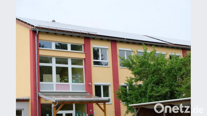 Die Strompreise steigen weiter, garantierte Einspeisevergütungen werden mit Vertragsablauf uninteressant. Die Gemeinde will deshalb den von der PV-Anlage auf dem Schuldach erzeugten Sonnenstrom verstärkt für den Eigenverbrauch nutzen Bild: do