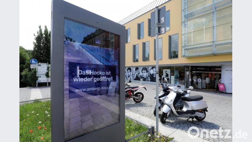 Wer zum Wöhrl geht, erfährt nebenbei, dass das Hockermühlbad offen hat. Info-Stelen wie diese soll es im Stadtgebiet künftig auch an anderen Stellen geben. Wo genau, ist noch offen. Bild: Wolfgang Steinbacher