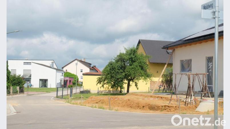 Im Baugebiet „Am Brensdorfer Weg“ hat der Gemeinderat Stulln eine Flurnummer zur Ortsstraße „Waldweg“ gewidmet. Dagegen liegt nun eine Klage beim Verwaltungsgericht Regensburg vor. Bild: ohr
